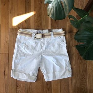 NWT Vintage American Eagle Outfitters White Cargo Shorts with Belt